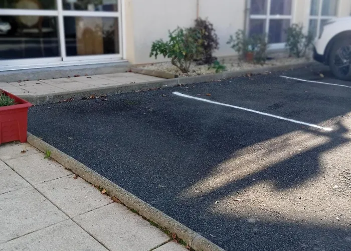 Hotel Le Village Du Parc Aigre