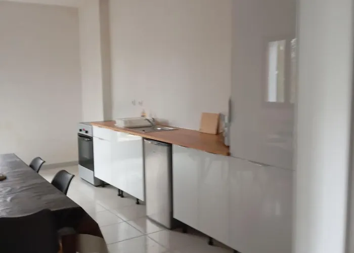 Le Village Du Parc * Aigre